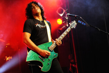 Stevie Salas Archives